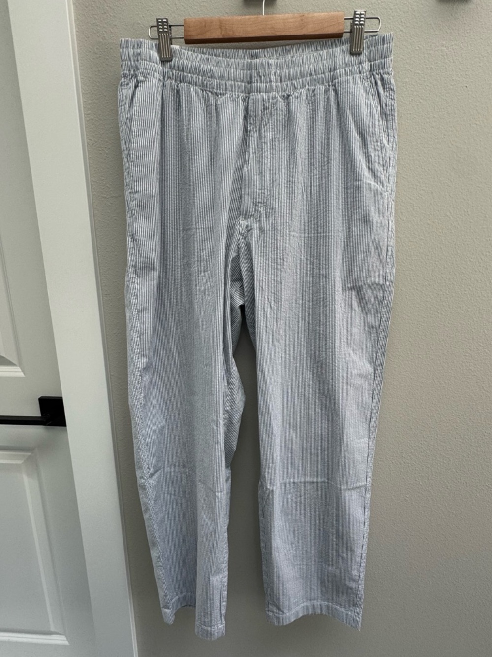 Uniqlo Stretch Easy Ankle Pants in Seersucker
